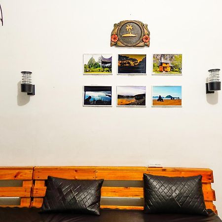 Kokos Hostel Padang City Bagian luar foto