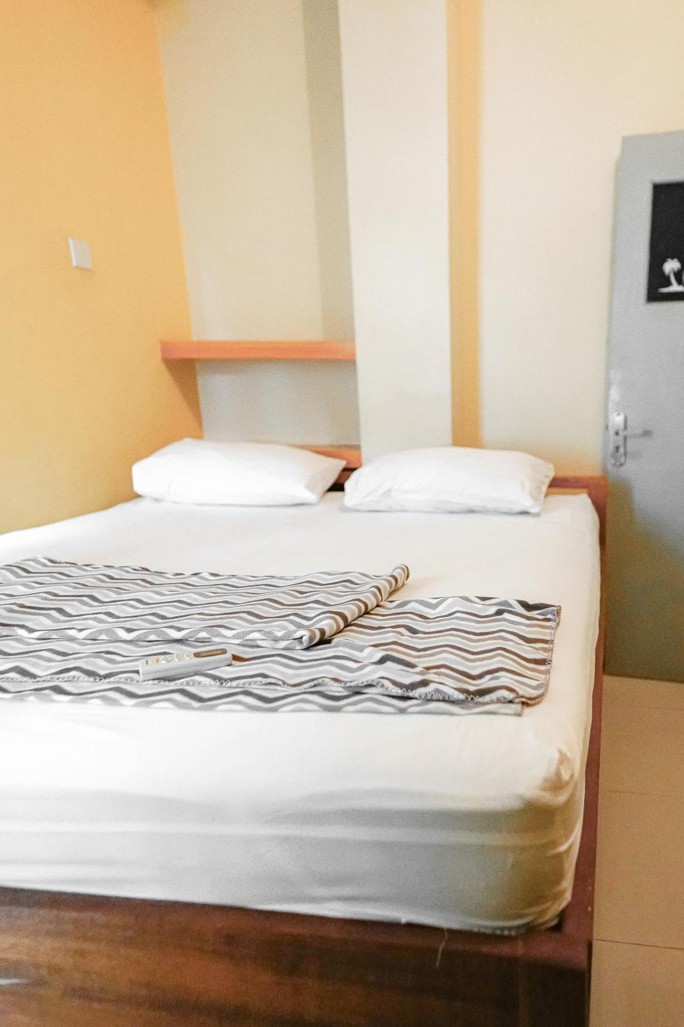 Kokos Hostel Padang City Bagian luar foto