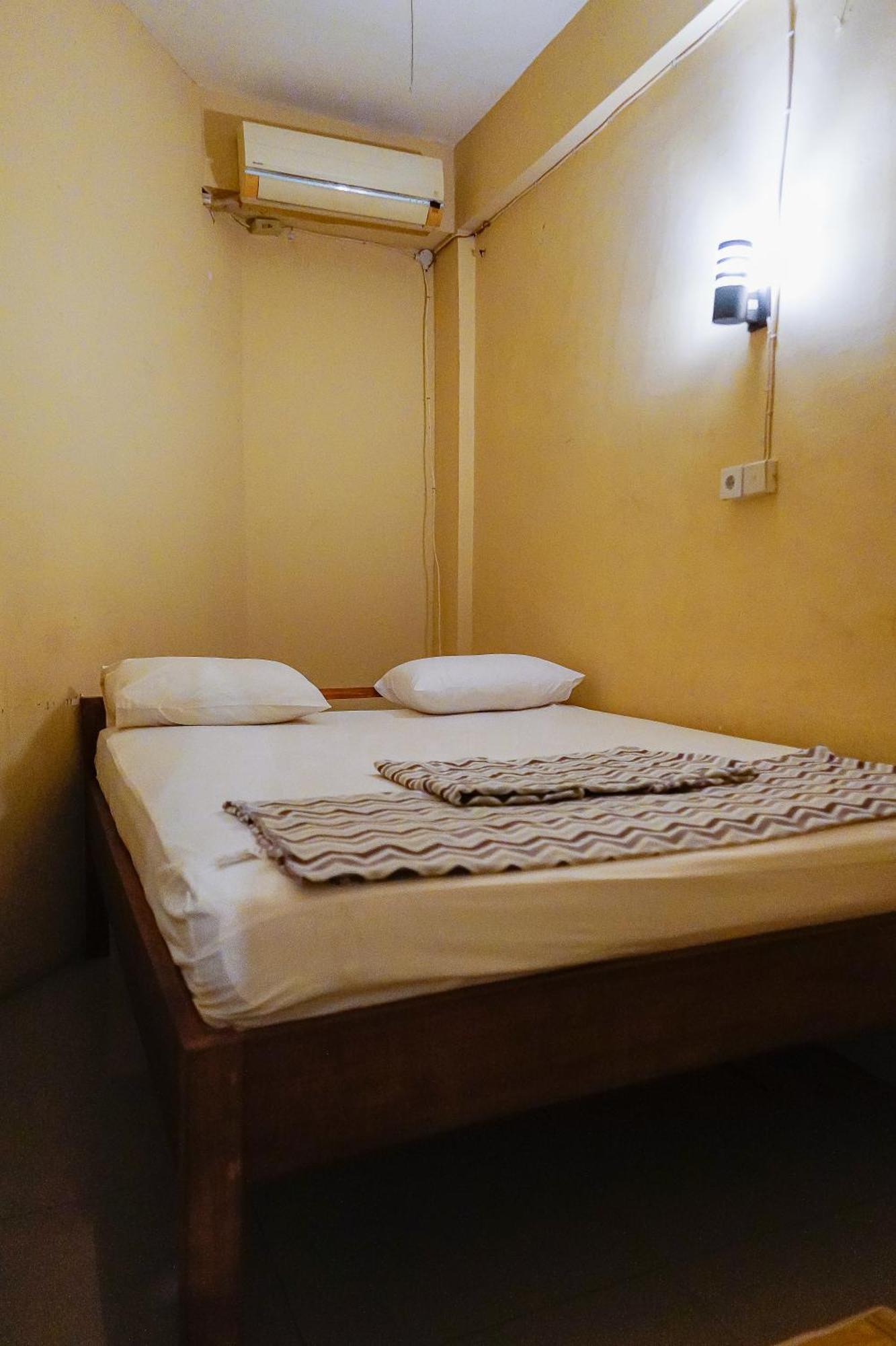 Kokos Hostel Padang City Bagian luar foto
