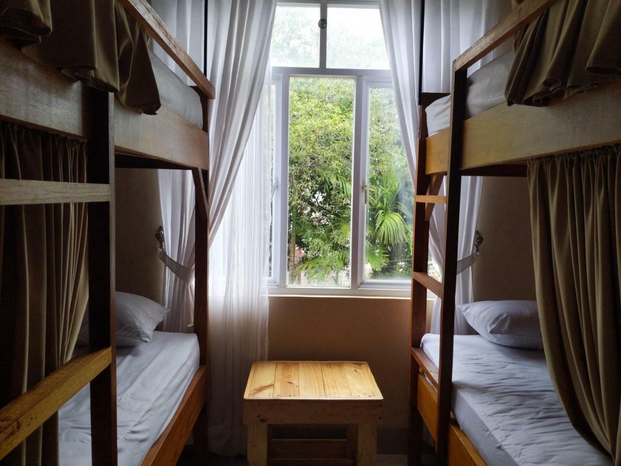 Kokos Hostel Padang City Bagian luar foto