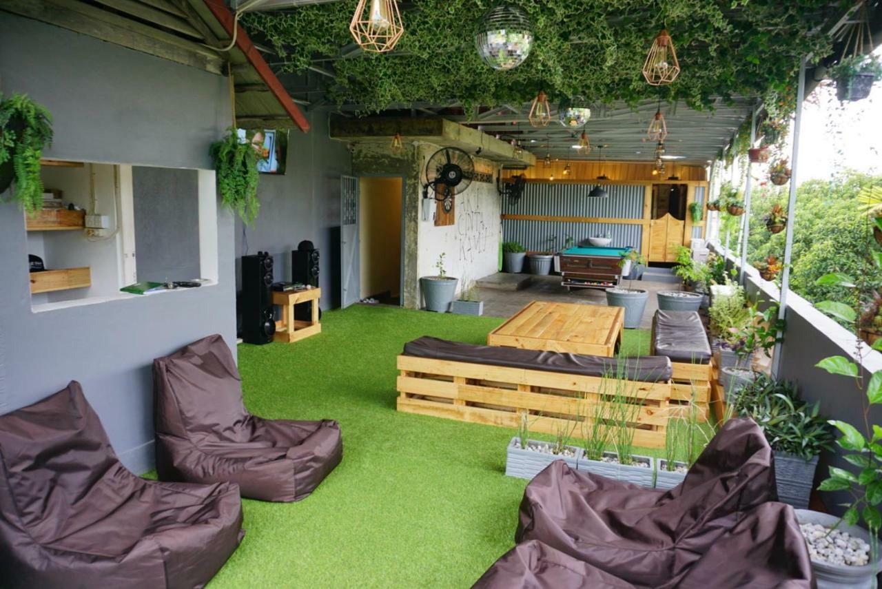 Kokos Hostel Padang City Bagian luar foto