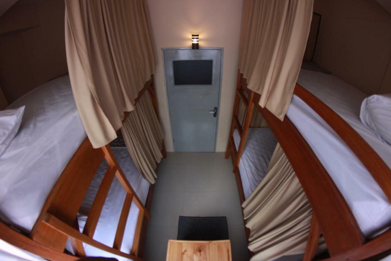 Kokos Hostel Padang City Bagian luar foto